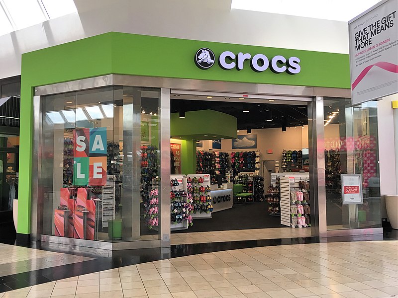 File:Crocs International Mall (43427758365).jpg